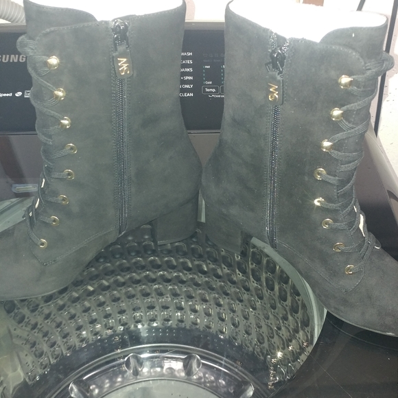 NWT STUARTWEIZMAN GRANNY BOOT - Picture 5 of 7